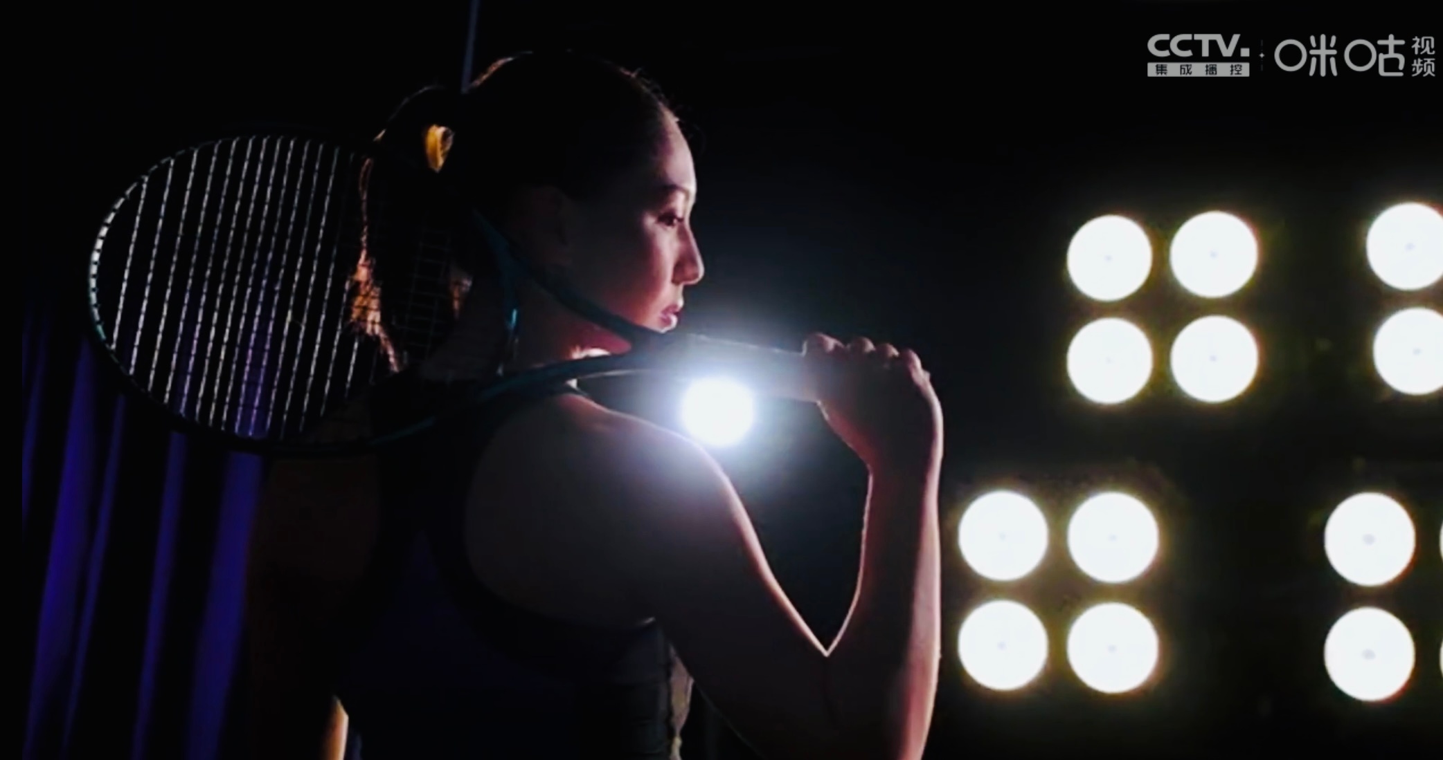 九游娱乐入口-包含阿扎伦卡重返赛场，出色防守首场状态出色，篮网观众沸腾！赢得满堂喝彩的词条