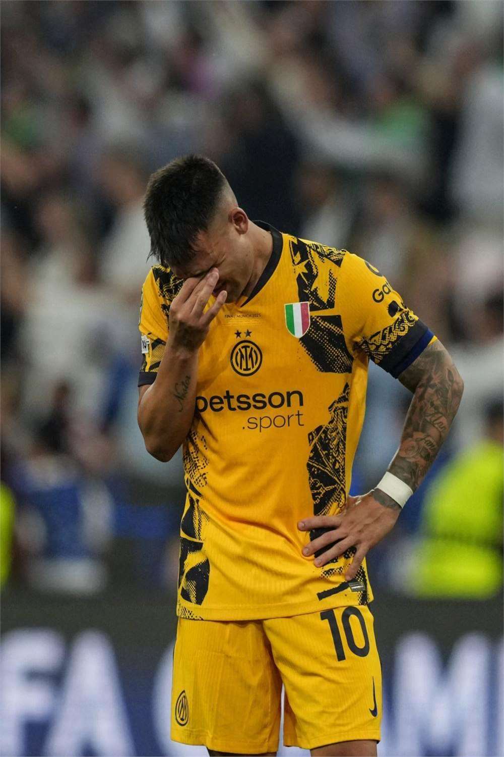 包含欧联赛后走向成谜，摩纳哥防线松动，震撼外界，纪律约束更严格的词条